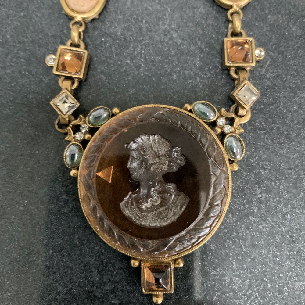 Intaglio gold tone necklace